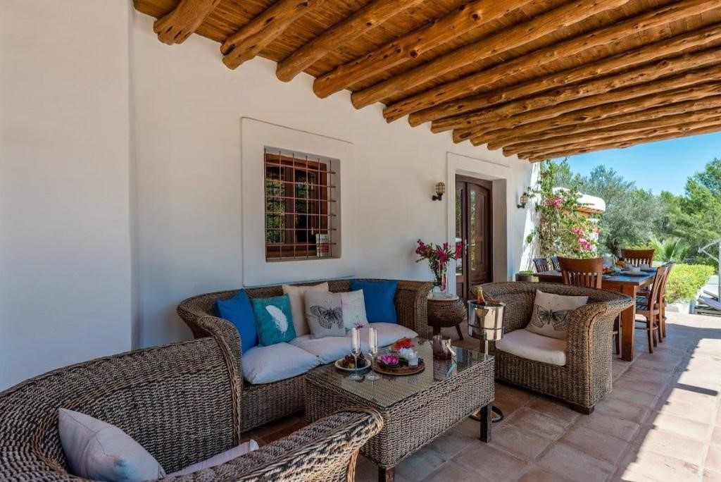 resa estates finca for sale santa gertrudis 2022 ibiza covered terrace ok.jpg